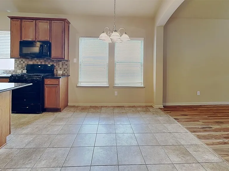 1411 Cameron Park Ln — Photo 5