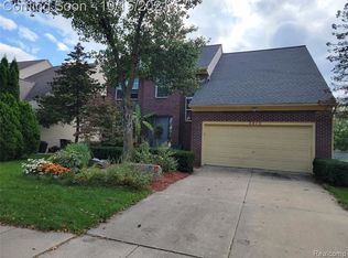 2410 Cedar Knoll Dr, Troy, MI 48083