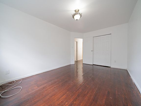 4th image of 717 Saint Lawrence Ave #3