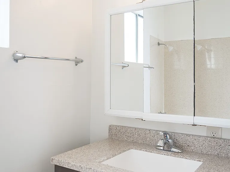 1315 Ocean Park Blvd #2 — Photo 14