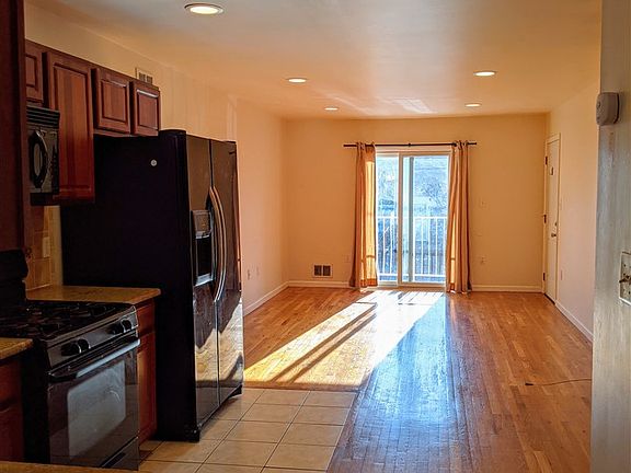 3rd image of 246 Boyd Ave #2R