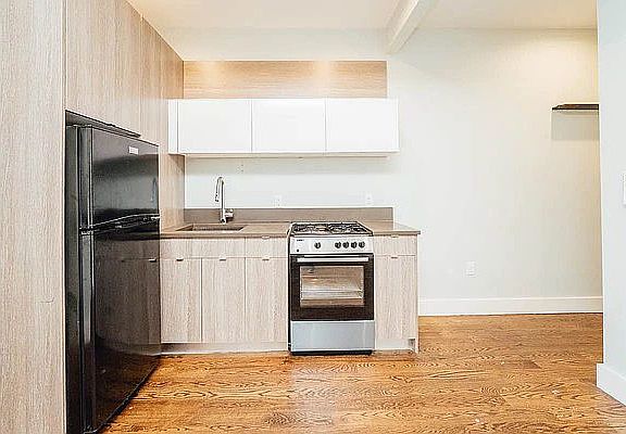 5th image of 903 Saint Johns Pl #3R