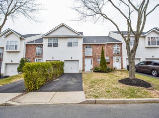 823 Lilly Ln, Ewing, NJ 08638