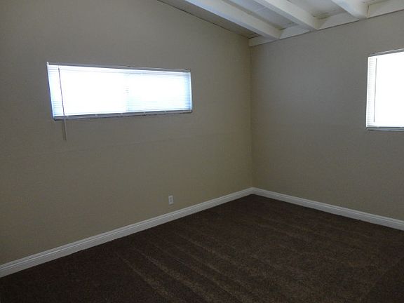 4th image of 608 W Avenue H12
