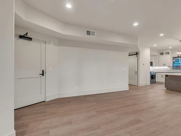 1229 Lincoln Ave #101 — Photo 2