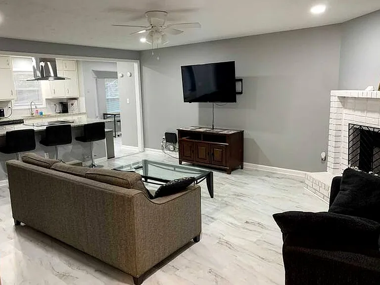 8672 Prather Dr — Photo 3