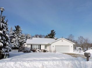 20 Rolling Green Cir, Oshkosh, WI 54904