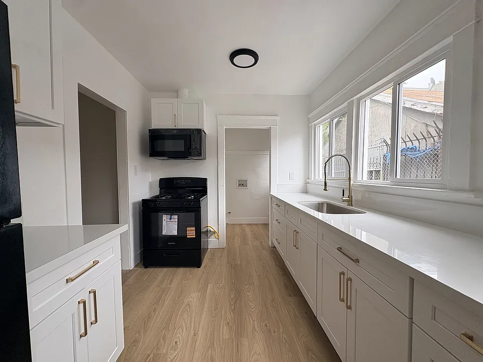 311 1/2 W 33rd St #1/2