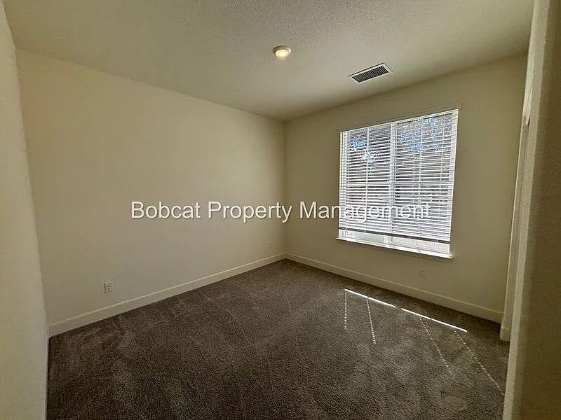 4 bed, 2.5 bath, 2175 sqft, $2,903 — Photo 3