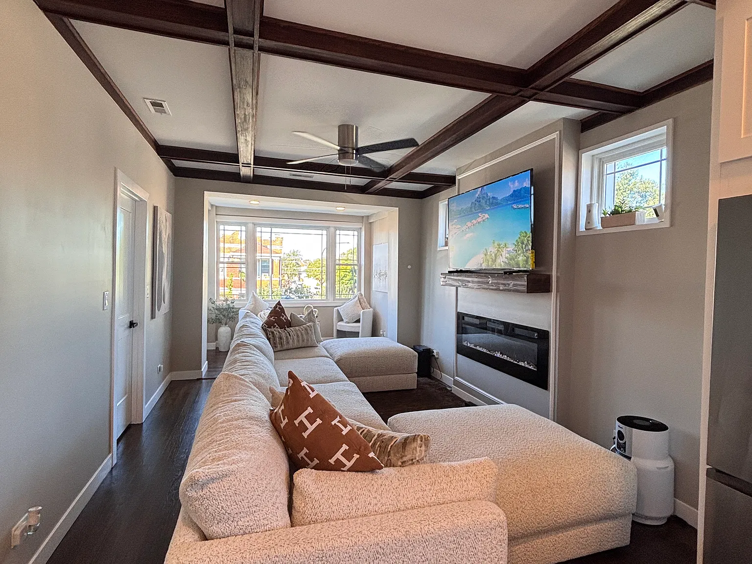 3 bed, 1.5 bath, 1200 sqft, $2,500 — Photo 2
