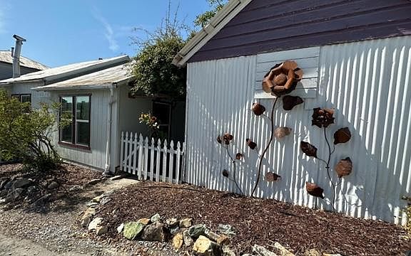 if you like country charm this is the DUPLEX for you...all new windows throughout..renovated 1 1/2 yrs ago..