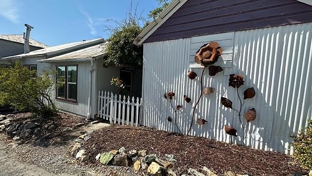 if you like country charm this is the DUPLEX for you...all new windows throughout..renovated 1 1/2 yrs ago..