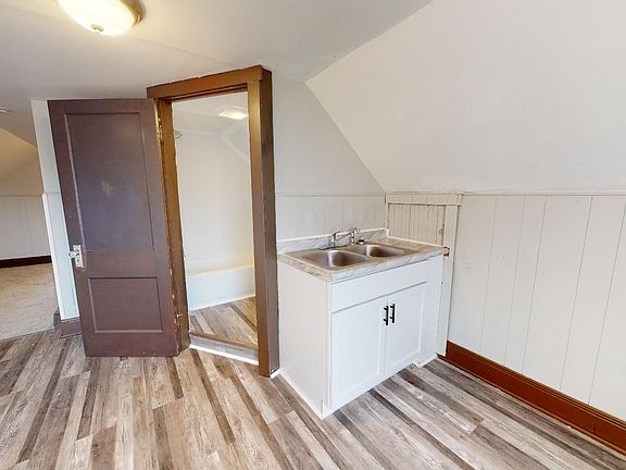 5th image of 3210 W 98th St Floor 3