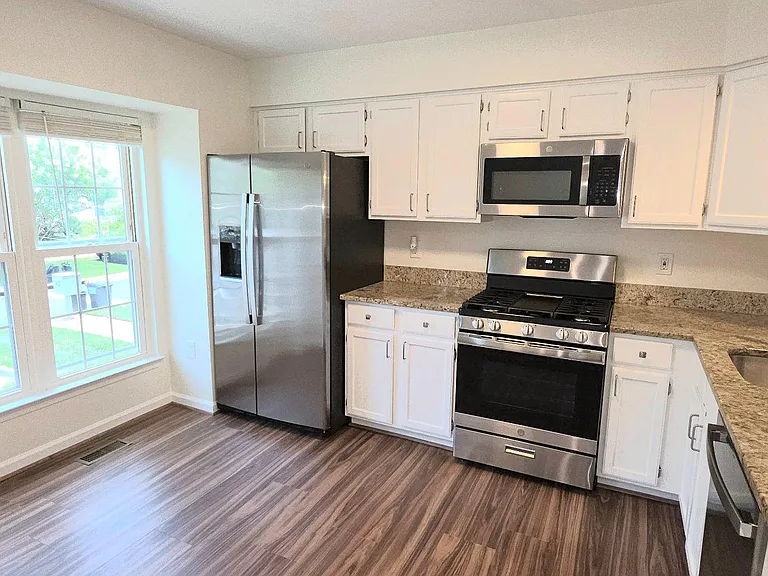 6008 Raina Dr — Photo 5