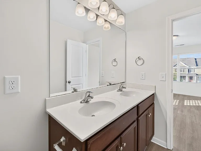 2472 Melfield Dr — Photo 21
