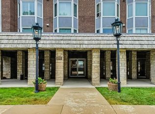 2500 Windsor Mall APT 1M, Park Ridge, IL 60068
