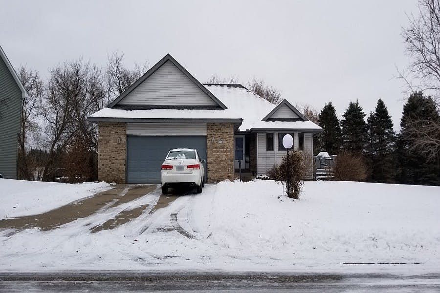 1st image of 2221 Oak Glen Dr