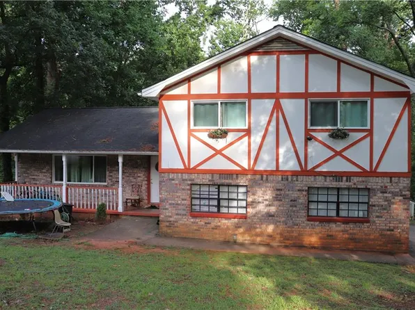 4194 Indian Manor Dr, Stone Mountain, GA 30083