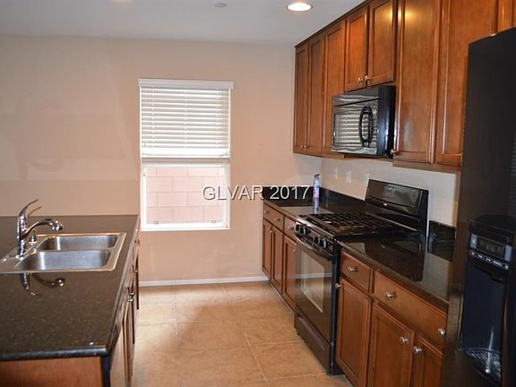 3rd image of 9049 Pinion Juniper Ct