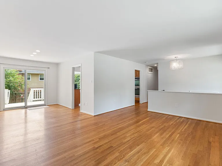 1731 Tamerisk Ct — Photo 2
