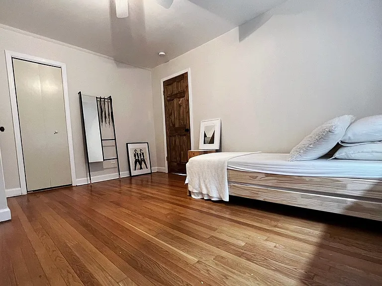 230 Chelsea Cir — Photo 9
