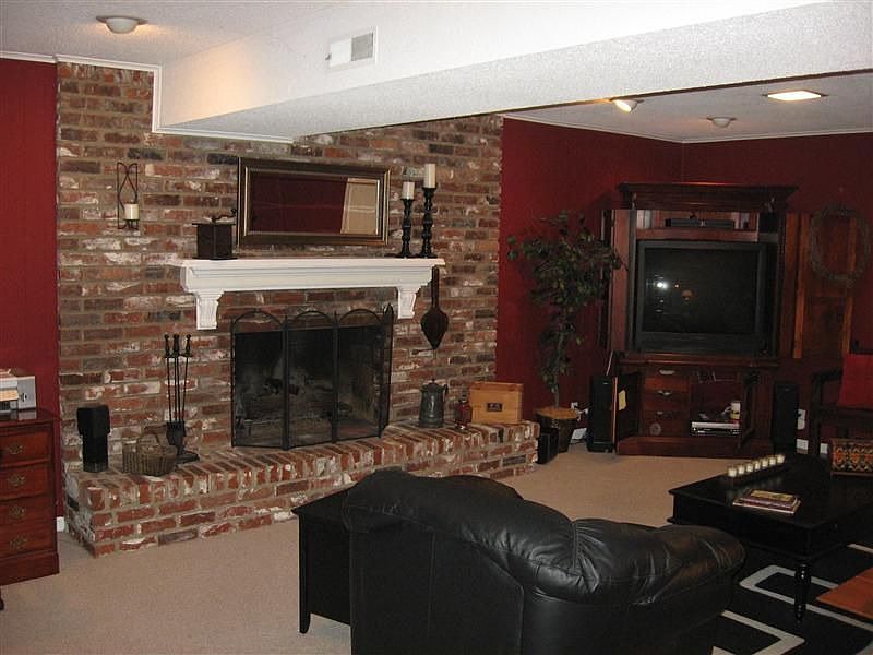 2nd image of 1829 Stonebrook Dr