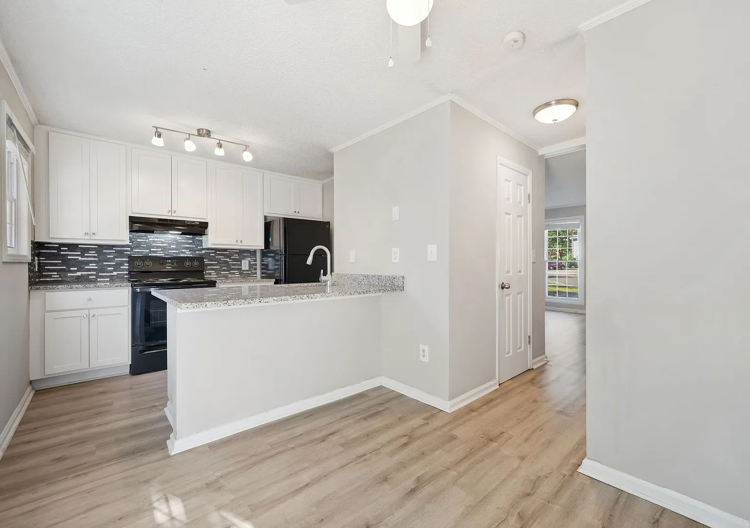 Charming Townhome near Downtown Durham with 2 Beds/1.5 Baths — Photo 4
