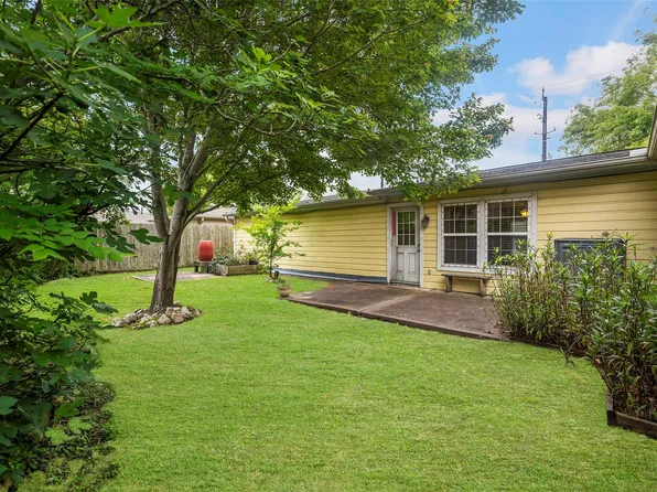 127 Marlin Ave, Galveston, TX 77550