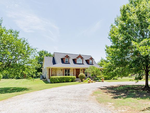 3rd image of 604 Greenwood Rd