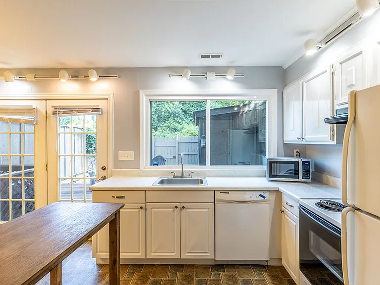 110 Woodlake Dr — Photo 17