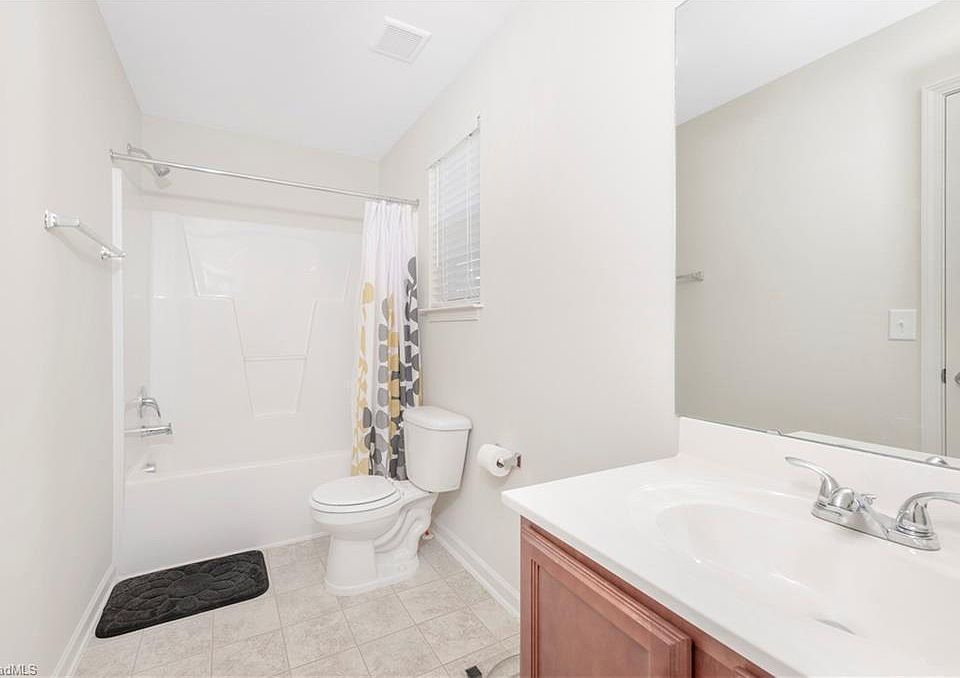 1st image of 110 Swan Haven Ln