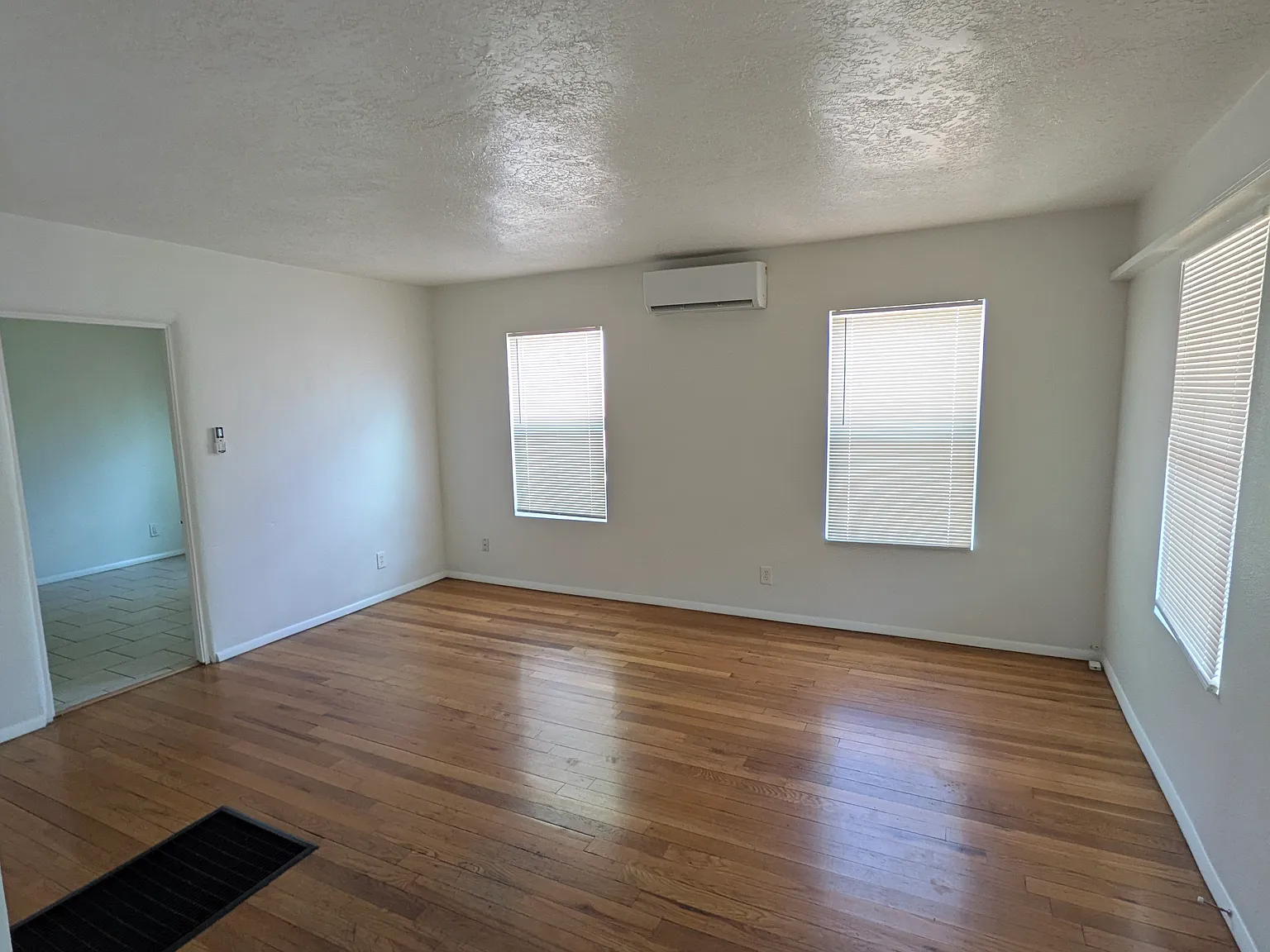 3 bed, 1350 sqft, $1,750 — Photo 3