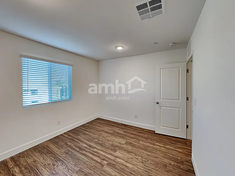 3352 Blodwen St — Photo 14