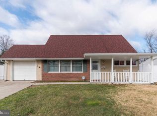 299 Indian Creek Dr, Levittown, PA 19057