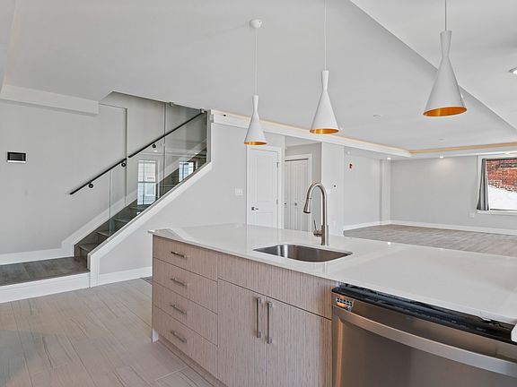 5th image of 1633 N 2nd St Penthouse 401