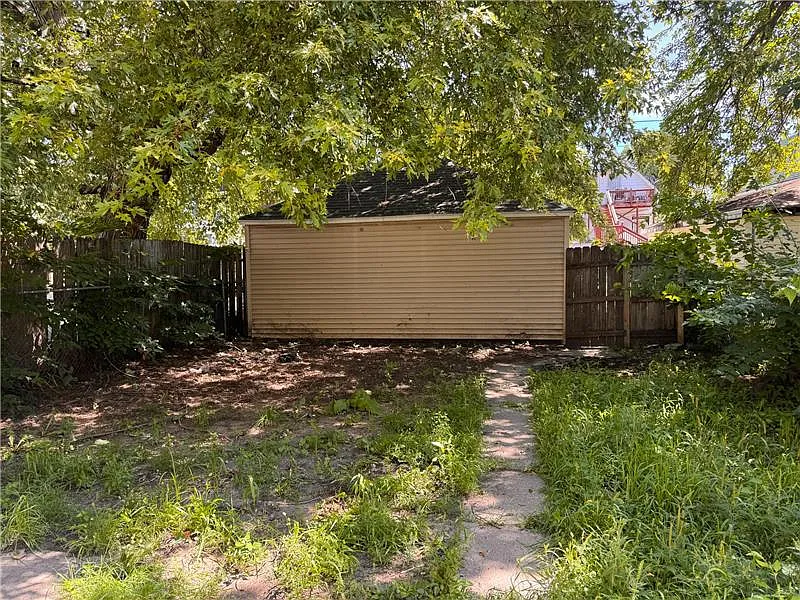 5 bed, 1518 sqft, $1,800 — Photo 3