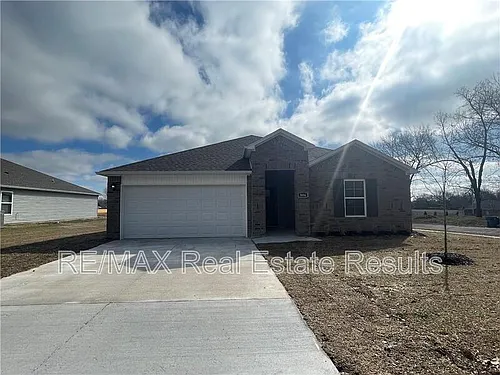 806 Comanche Dr Photo 1