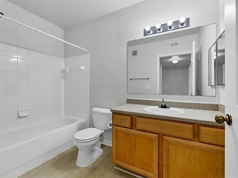 1010 Villagio Cir #204 — Photo 25