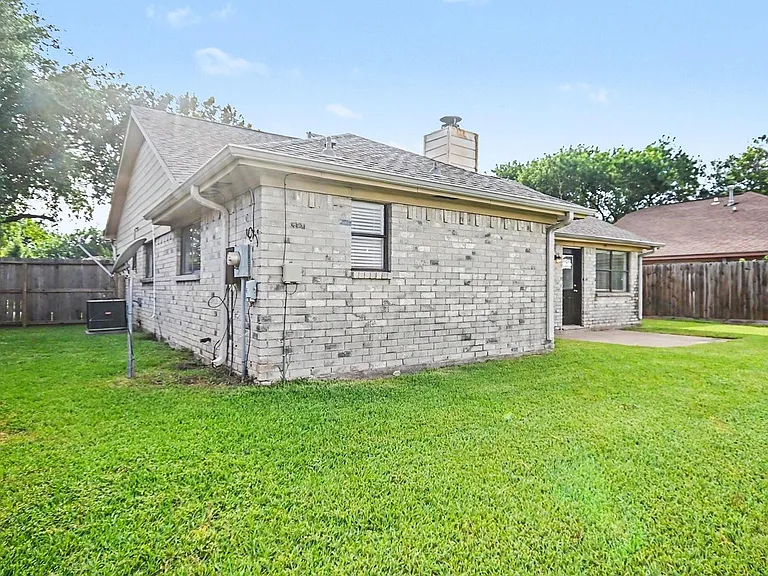 1227 Mission Dr — Photo 23