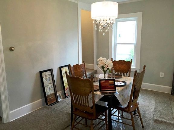 Dining Room w/chandelier