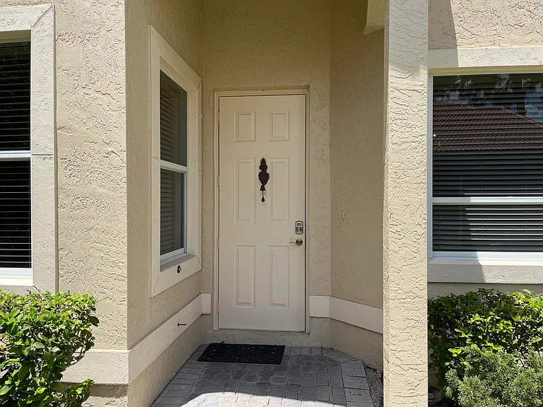 9201 Wentworth Ln — Photo 4