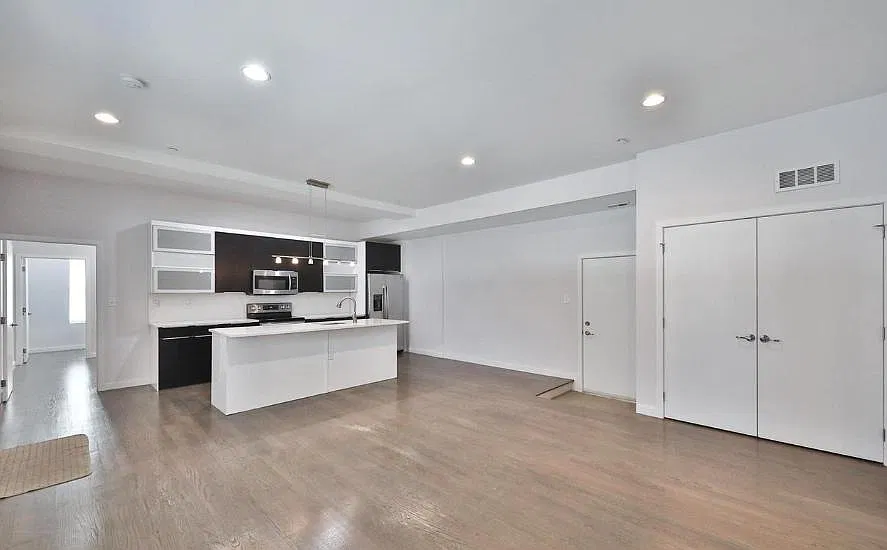 2 bed, 1073 sqft, $3,200 — Photo 3
