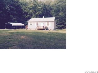 7701 Pine Ln, Amelia Court House, VA 23002