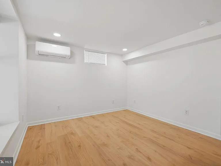 414 Madison Ct SE — Photo 11