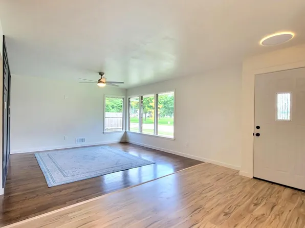 6925 N Darien STREET, Milwaukee, WI 53209