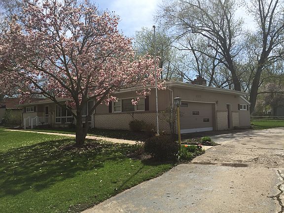 Attached garage, wide drive