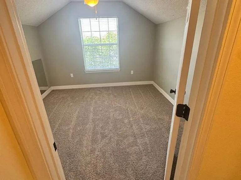 712 Denise Dr — Photo 36
