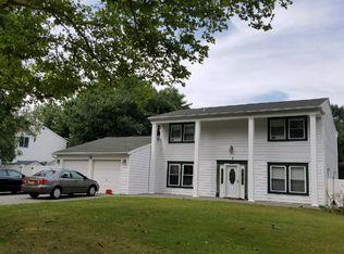 9 Chesapeake Bay Rd, Coram, NY 11727