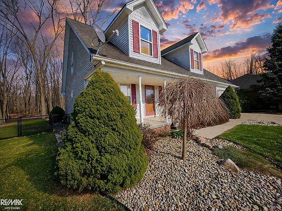 2nd image of 54690 Beacon Cove Cir