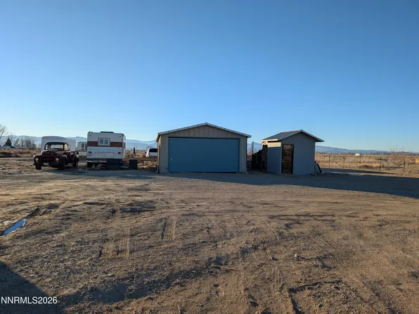 13 Falcon Way, Yerington, NV 89447